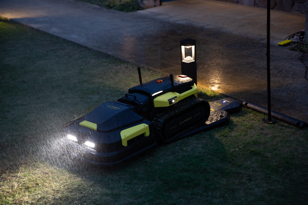 Can Robot Lawn Mowers Cut Wet Grass-cover image