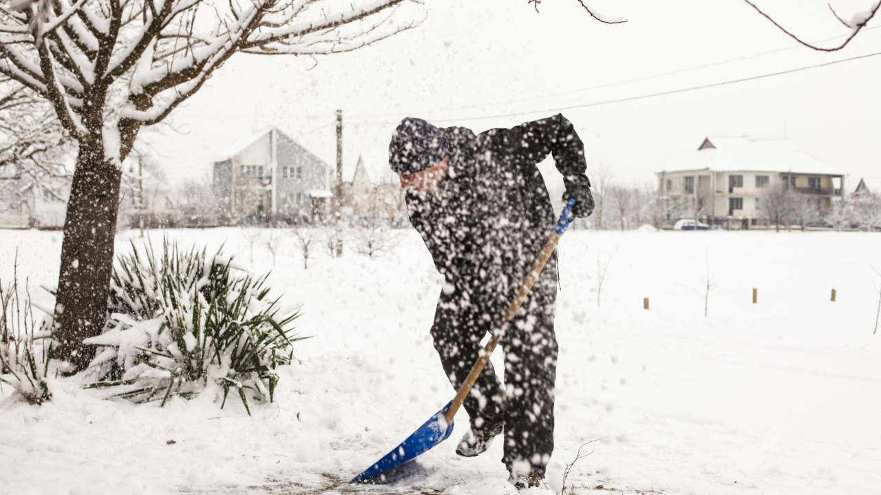 Snow Removal Safety Tips: 5 Smart Ways to Prevent Winter Yard Hazards ...
